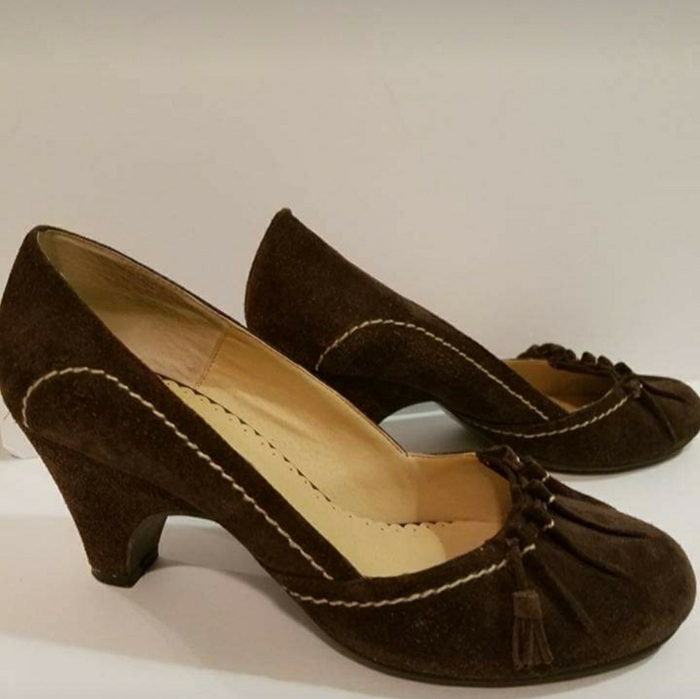 Perlina Chocolate Suede Pumps with tassle